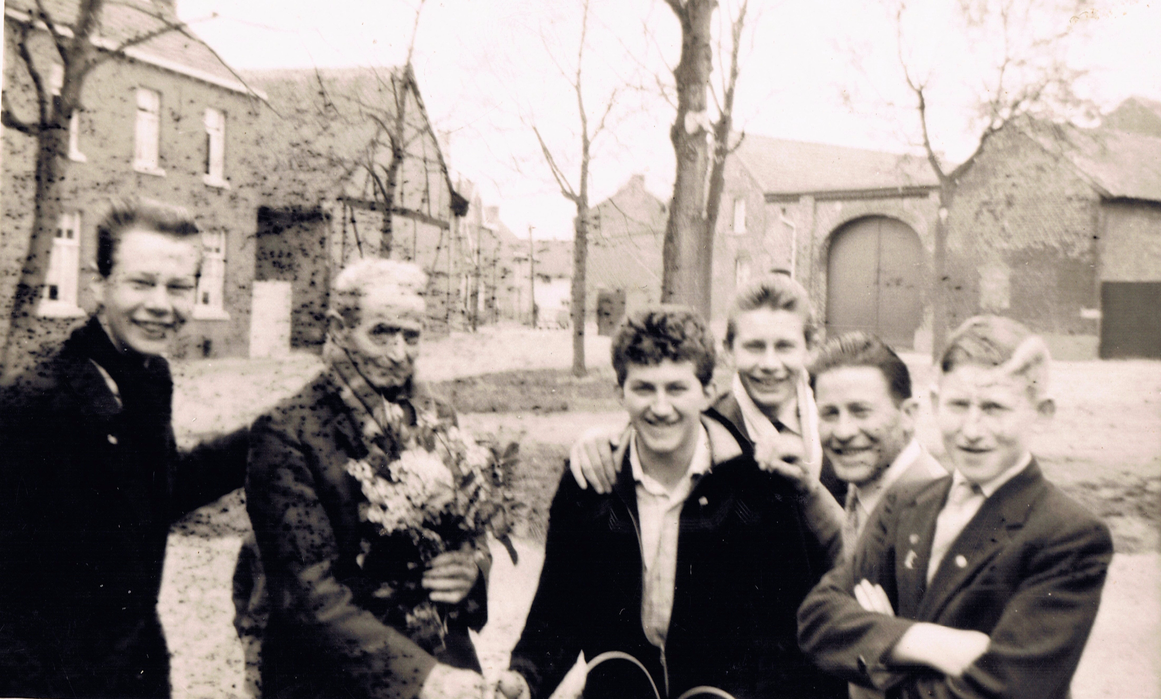 pieke achter de pool