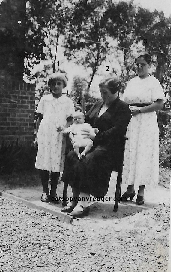 Sie l.mia Vrancken op schoot Harrie Vranccken 1